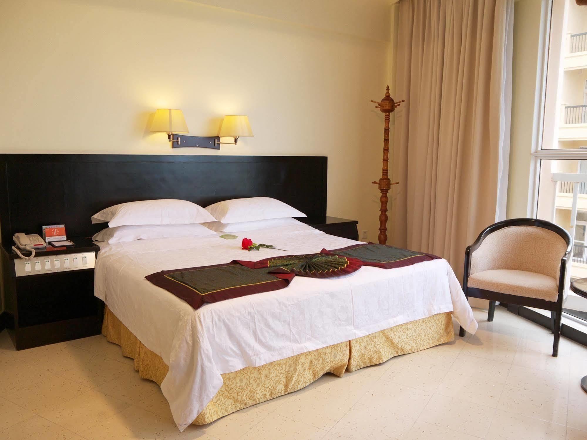 Sanya Jingwei Hotel - Санья Екстер'єр фото